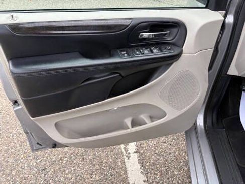 Used 2012 Dodge Grand Caravan SXT image 34