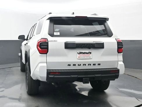 New 2026 Toyota 4Runner SR5 RWD image 18