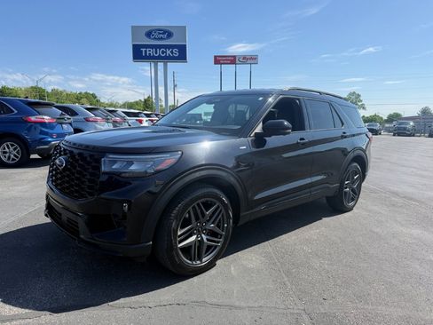 Certified 2025 Ford Explorer ST-Line w/ ST-Line Street Pack AWD/4WD image 5