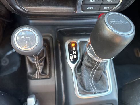 Used 2020 Jeep Gladiator Overland image 23