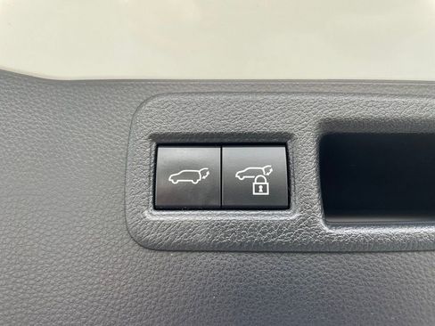 Used 2022 Toyota Venza XLE AWD/4WD image 7