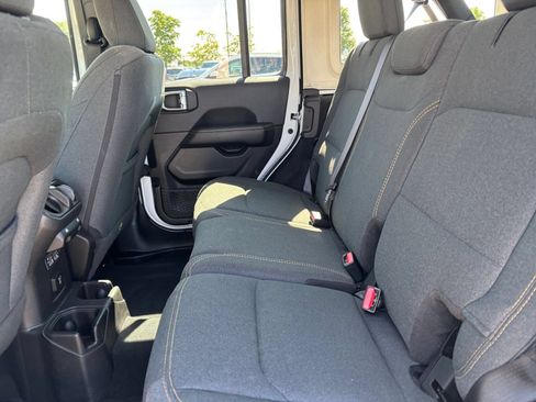 Used 2025 Jeep Wrangler Unlimited Sahara AWD/4WD image 23