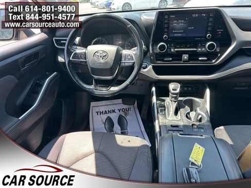 Used 2020 Toyota Highlander LE AWD/4WD image 11