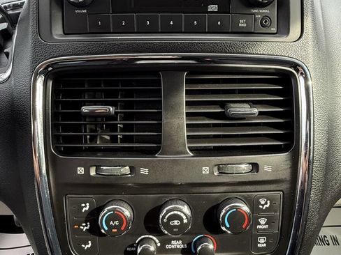 Used 2012 Dodge Grand Caravan SE image 22