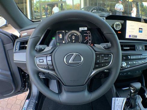 Used 2025 Lexus ES 300h w/ Premium Package image 6