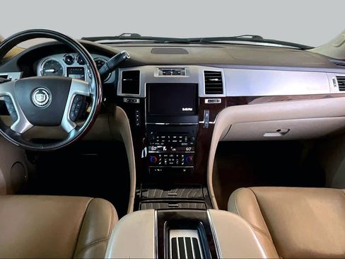 Used 2013 Cadillac Escalade Luxury RWD image 15