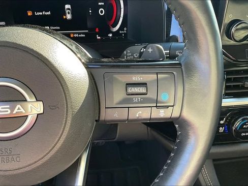 Used 2023 Nissan Pathfinder Platinum w/ Lighting Package (N93) FWD image 17