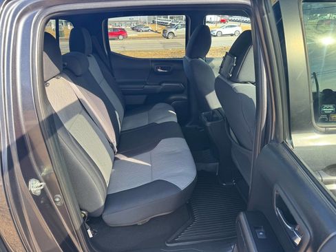 Used 2020 Toyota Tacoma TRD Off-Road image 13