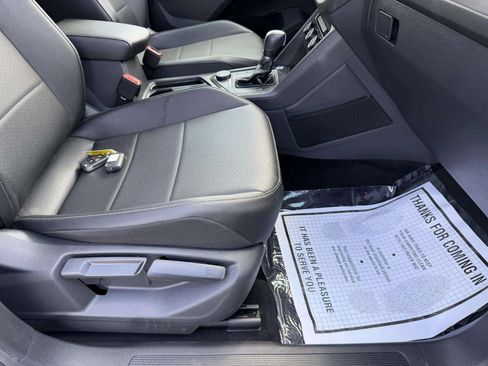 Used 2018 Volkswagen Tiguan SE AWD/4WD image 16