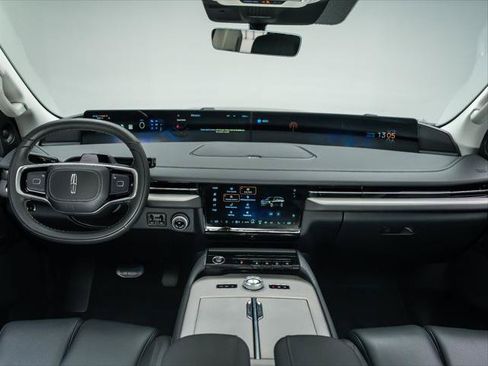 New 2026 Lincoln Navigator Premiere AWD/4WD image 19