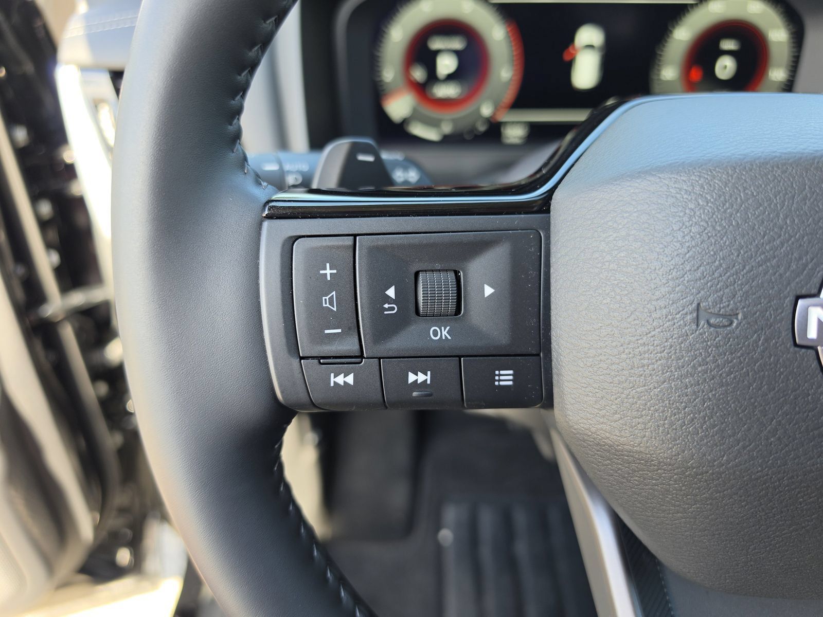 Used 2026 Nissan Rogue Platinum AWD/4WD image 32