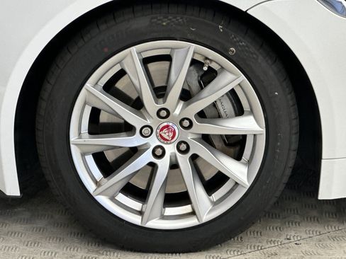 Used 2017 Jaguar F-TYPE Coupe RWD image 13