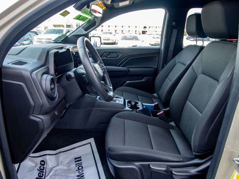 Used 2024 Chevrolet Colorado W/T image 13