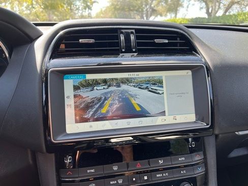 Used 2019 Jaguar F-PACE Premium image 8