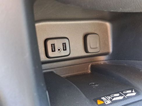 Used 2018 Chevrolet Equinox Premier image 25