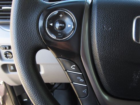 Used 2016 Honda Pilot LX image 24