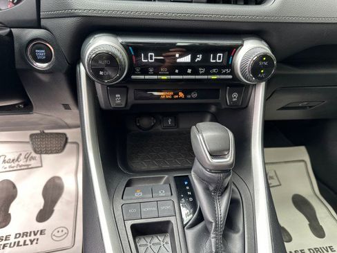 Used 2022 Toyota RAV4 XLE Premium image 16