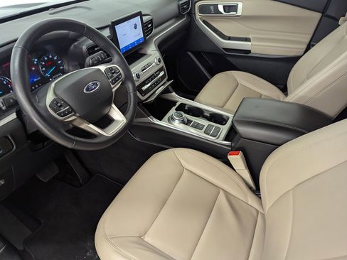 Certified 2024 Ford Explorer XLT w/ Equipment Group 202A image 4