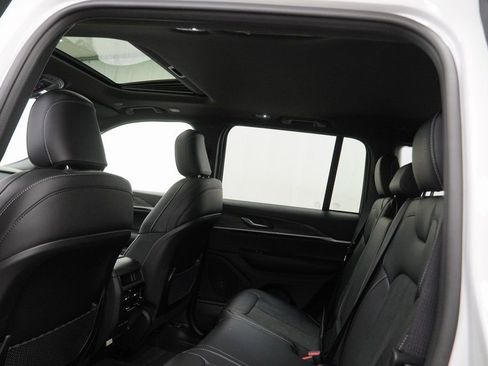 New 2026 Jeep Grand Cherokee Altitude AWD/4WD image 19