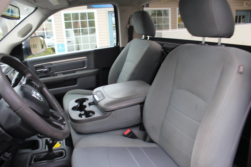 Used 2018 RAM 3500 Tradesman w/ Chrome Appearance Group AWD/4WD image 17