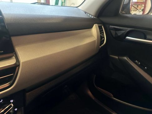 Used 2024 Kia Seltos LX AWD/4WD image 19