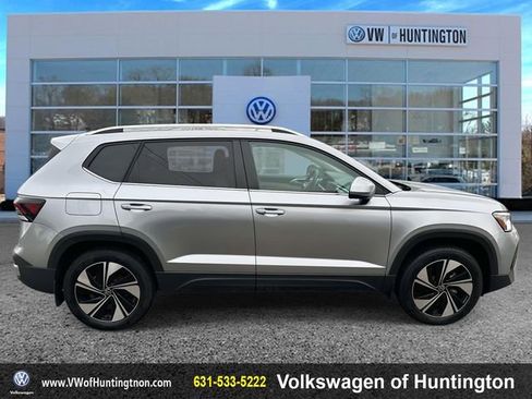 Certified 2025 Volkswagen Taos SE w/ Panoramic Sunroof Package image 2