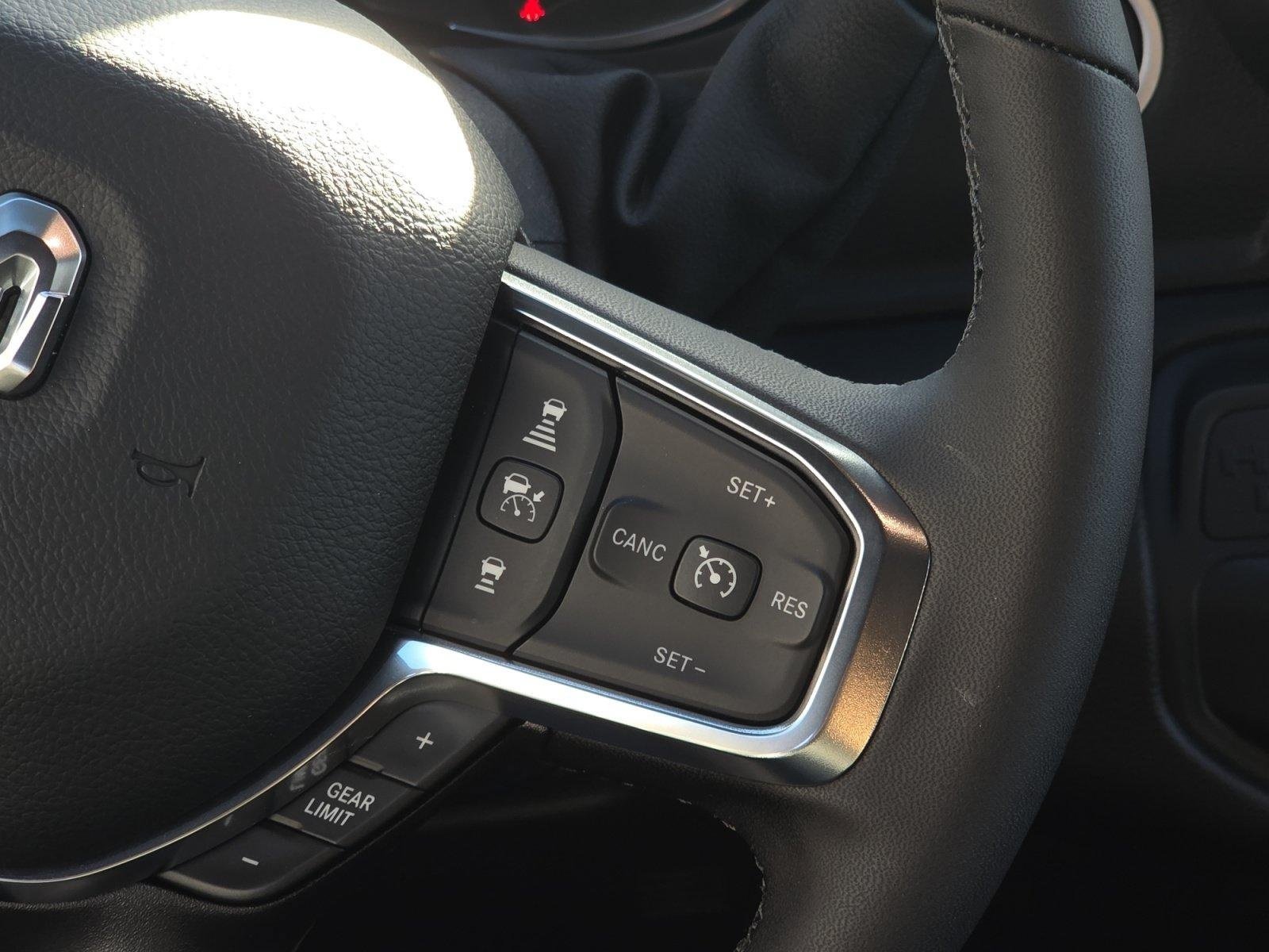 New 2026 RAM 2500 Laramie AWD/4WD image 22