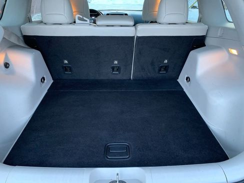 Used 2020 Jeep Cherokee Latitude Plus w/ Comfort/Convenience Group image 5