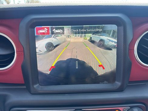 Used 2023 Jeep Wrangler Unlimited Rubicon 4xe AWD/4WD image 23