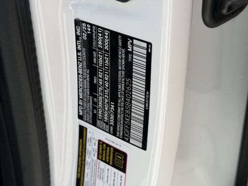 Used 2025 Mercedes-Benz GLS 450 4MATIC image 32