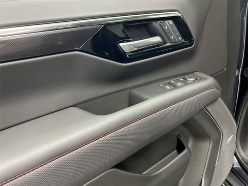 Used 2025 Chevrolet Suburban RST w/ Comfort Package image 22