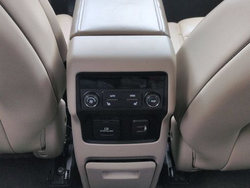 Used 2018 GMC Acadia Denali w/ Technology Package AWD/4WD image 22