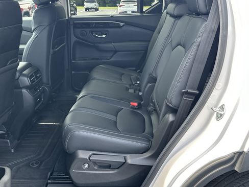 Used 2025 Honda Pilot EX-L image 16