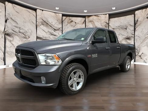 Used 2017 RAM 1500 Express w/ Express Value Package AWD/4WD image 10