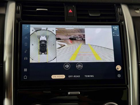Used 2025 Land Rover Discovery Dynamic SE AWD/4WD image 16