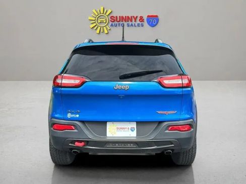 Used 2017 Jeep Cherokee Trailhawk w/ Cold Weather Group AWD/4WD image 7
