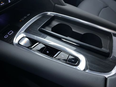 Certified 2024 Buick Enclave Essence w/ Experience Buick Package FWD image 7