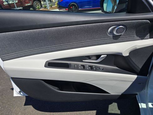 New 2026 Hyundai Elantra Limited FWD image 35