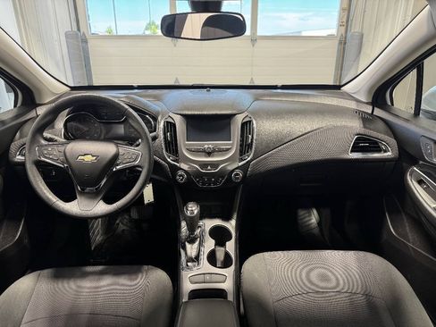 Used 2018 Chevrolet Cruze LT FWD image 22