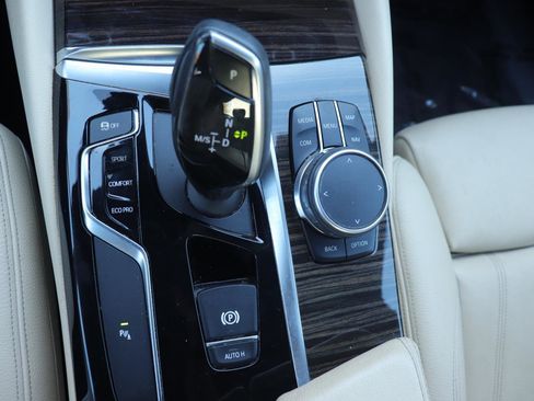 Used 2018 BMW 530i w/ Premium Package image 33