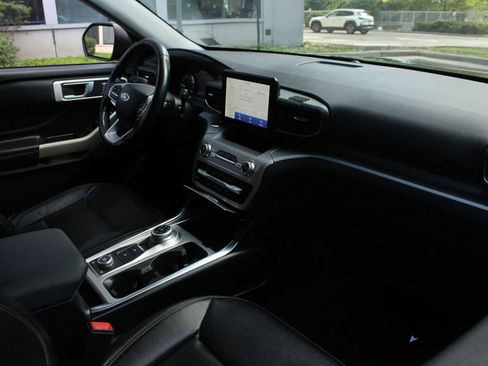 Used 2020 Ford Explorer XLT w/ Equipment Group 202A AWD/4WD image 26