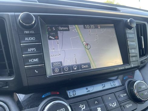 Used 2017 Toyota RAV4 XLE AWD/4WD image 18