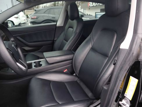Used 2021 Tesla Model 3 Performance image 2