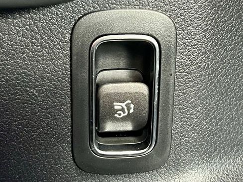 Certified 2025 Mercedes-Benz GLB 250 4MATIC image 25