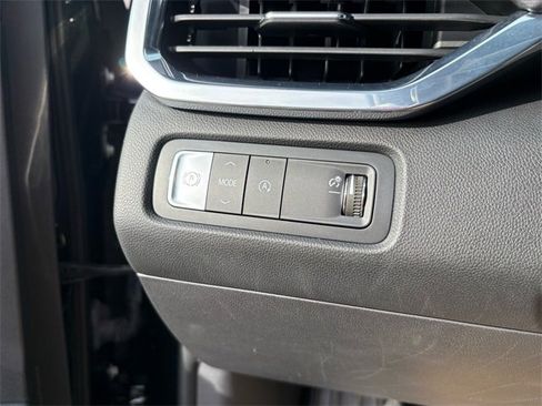 Used 2025 GMC Acadia Elevation image 15