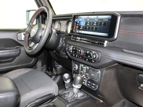 Used 2024 Jeep Wrangler Unlimited Rubicon image 31