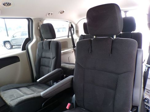 Used 2018 Dodge Grand Caravan SE w/ UConnect Hands-Free Group FWD image 15