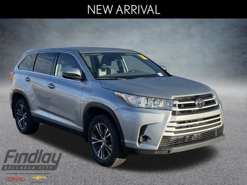 Used 2019 Toyota Highlander LE image 1