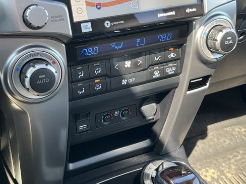 Used 2020 Toyota 4Runner Limited AWD/4WD image 29
