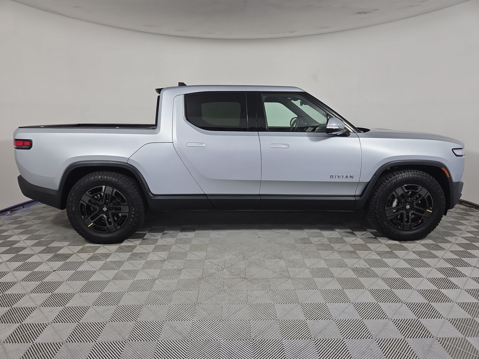 Used 2024 Rivian R1T Adventure Dual AWD/4WD image 6